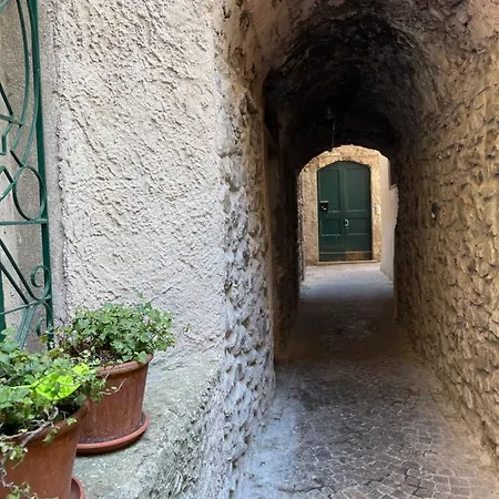 La Casa Nei Vicoli: In Centro A Due Passi Dal مانديلو ديل لاريو