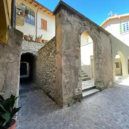 شقة La Casa Nei Vicoli: In Centro A Due Passi Dal مانديلو ديل لاريو