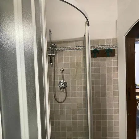 La Casa Nei Vicoli: In Centro A Due Passi Dal * مانديلو ديل لاريو